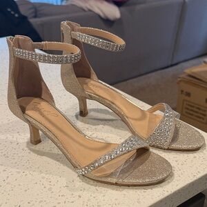 Jewel Badgley Mischka Glittering gold Heels
